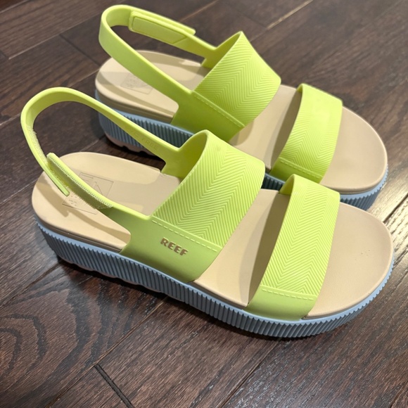 REEF Women's Water Vista Higher Sandal sz 8 - Picture 2 of 4